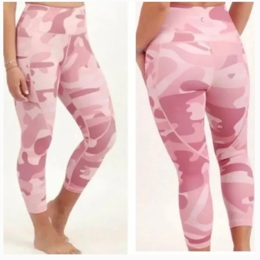 Zyia Active Light N Tight Pink Camo Pocket Capri Leggings Size 4